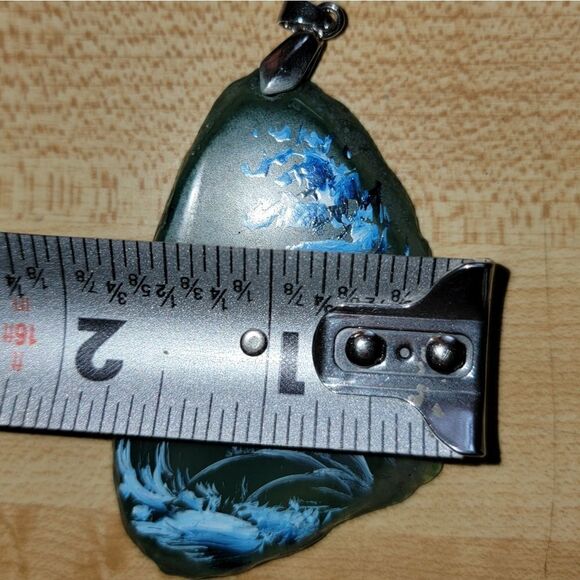 Green Agate Pendant With Painted Bird - Picture 4 of 5